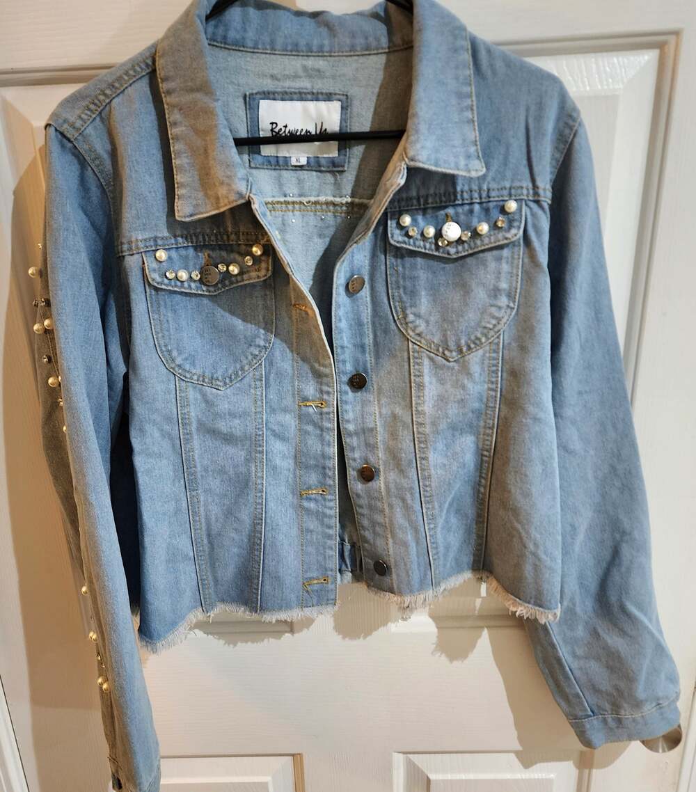 Between Us Pearl Rhinestone Embellished Jean Jacket Cropped Frayed Hem XL